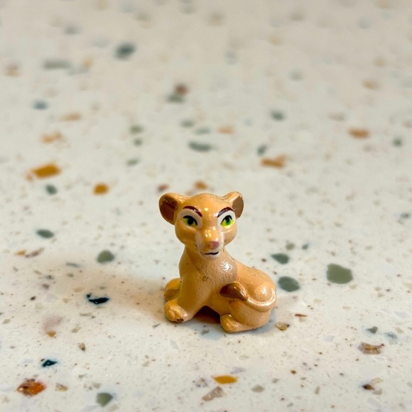 Vintage 90s Disney The Lion King SIMBA Polly Pocket Style Tiny Toy - Picture 3 of 3